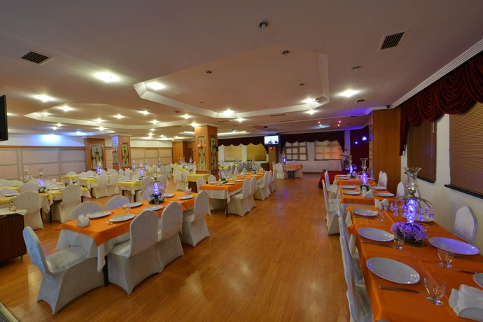 Imagen del bar/restaurante del Hotel Sevcan. Foto 2