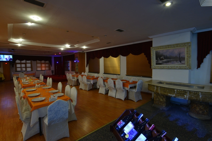 Imagen del bar/restaurante del Hotel Sevcan. Foto 3