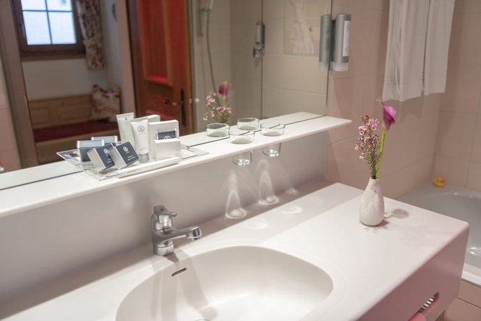 Imagen de la habitación del Hotel Seven Alpina Boutique. Foto 18