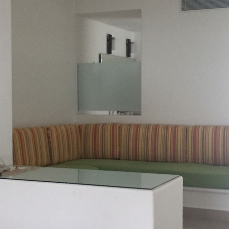 Imagen de los interiores del Hotel Seven Crown Express & Suites. Foto 13