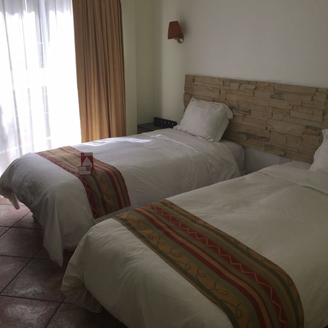 Imagen de la habitación del Hotel Seven Crown Express & Suites. Foto 6