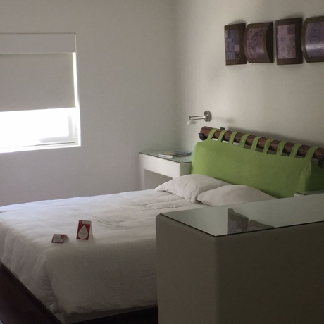 Imagen de la habitación del Hotel Seven Crown Express and Suites by Kavia. Foto 3