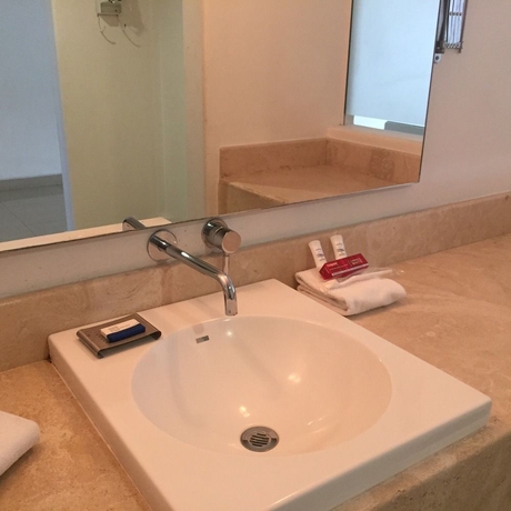Imagen de la habitación del Hotel Seven Crown Express and Suites by Kavia. Foto 9