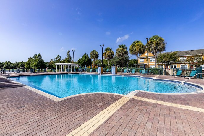 Imagen de la piscina del Hotel Seven Dwarfs Vacations Resort. Foto 17