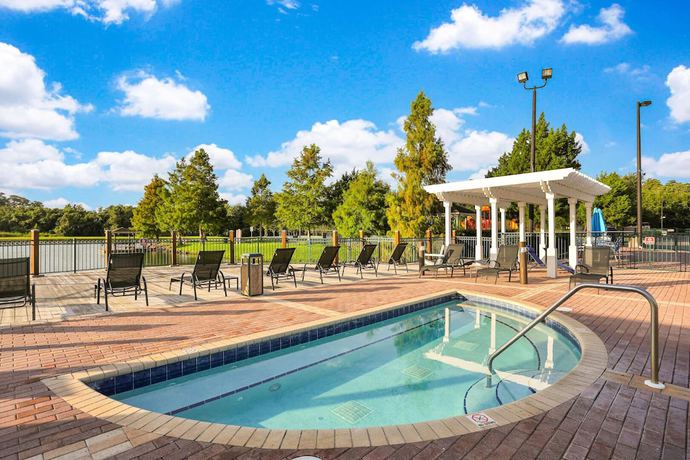 Imagen de la piscina del Hotel Seven Dwarfs Vacations Resort. Foto 18