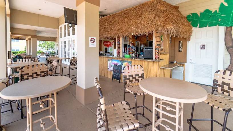 Imagen del bar/restaurante del Hotel Seven Dwarfs Vacations Resort. Foto 7