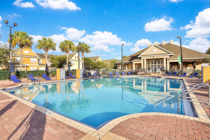 Imagen de la piscina del Hotel Seven Dwarfs Vacations Resort. Foto 19