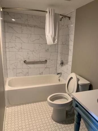 Imagen de la habitación del Hotel Seven Hills Suites I-10. Foto 7