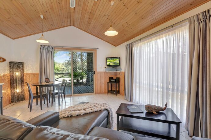 Imagen de la habitación del Hotel Seven Mile Beach Holiday Park. Foto 16