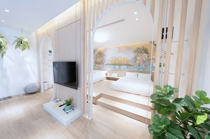 Imagen de la habitación del Hotel Seven Nights. Foto 19