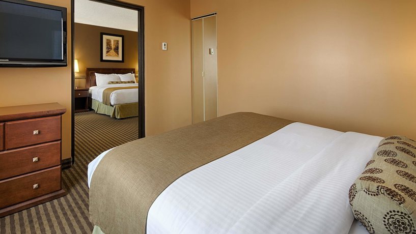 Imagen de la habitación del Hotel Seven Oaks Hotel Regina, SureStay Collection by Best Western. Foto 7