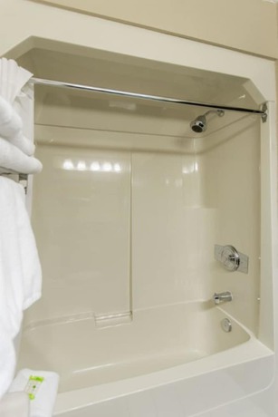 Imagen de la habitación del Hotel Seven Oaks Hotel Regina, SureStay Collection by Best Western. Foto 9