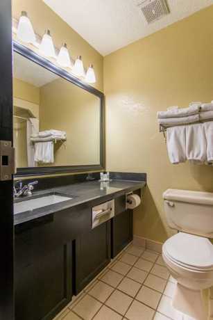 Imagen de la habitación del Hotel Seven Oaks Hotel Regina, SureStay Collection by Best Western. Foto 11