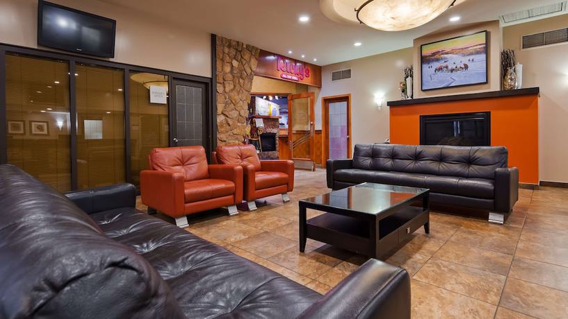 Imagen de los interiores del Hotel Seven Oaks Hotel Regina, SureStay Collection by Best Western. Foto 17