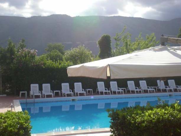 Imagen de la piscina del Hotel Seven Residence. Foto 16