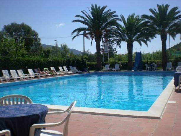 Imagen de la piscina del Hotel Seven Residence. Foto 17
