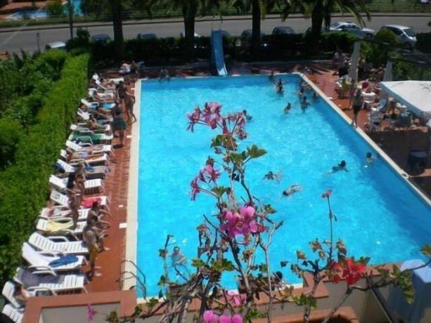 Imagen de la piscina del Hotel Seven Residence. Foto 19