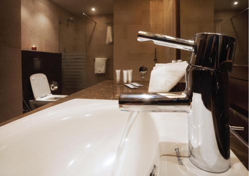 Imagen de la habitación del Hotel Seven Roses. Foto 6