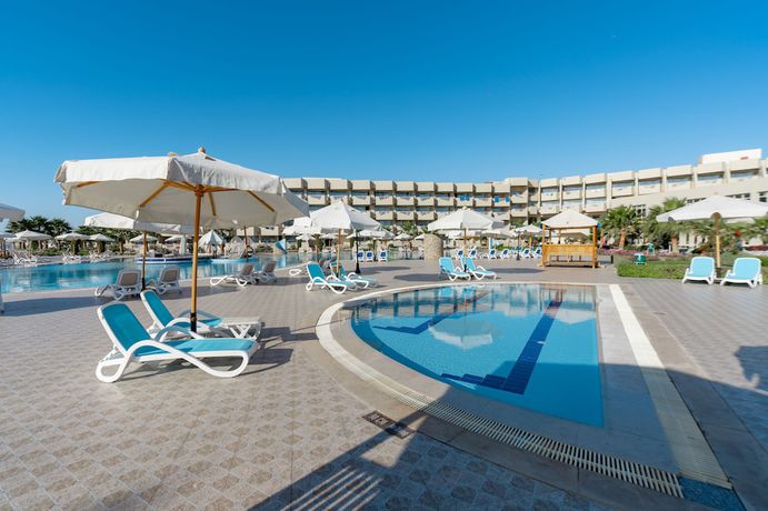 Imagen de la piscina del Hotel Seven Seas Jolie Bay. Foto 20