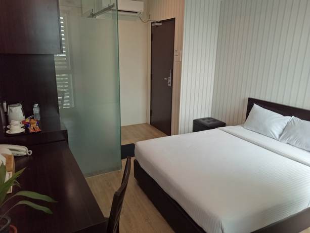 Imagen de la habitación del Hotel Seven, Simpang Ampat. Foto 5