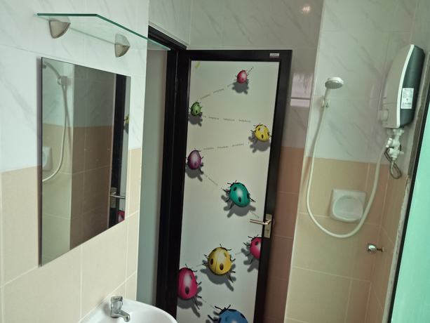 Imagen de la habitación del Hotel Seven, Simpang Ampat. Foto 6
