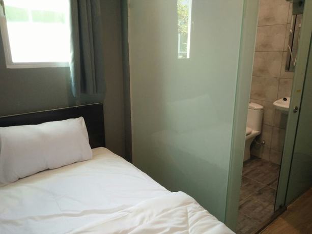 Imagen de la habitación del Hotel Seven, Simpang Ampat. Foto 11