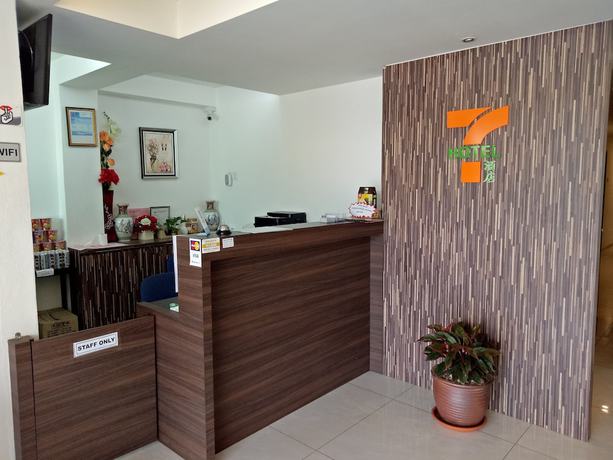 Imagen de los interiores del Hotel Seven, Simpang Ampat. Foto 20