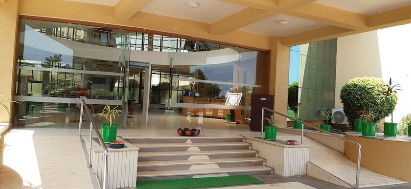 Imagen general del Hotel Seven Sky Clarks Exotica. Foto 15
