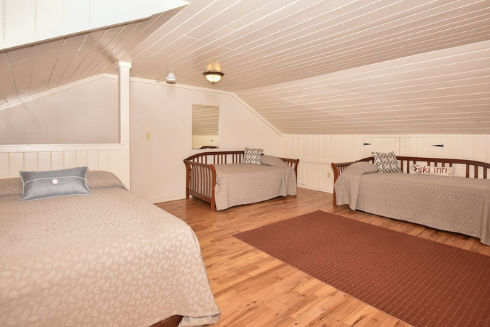 Imagen de la habitación del Hotel Seven Springs Resort Properties. Foto 10