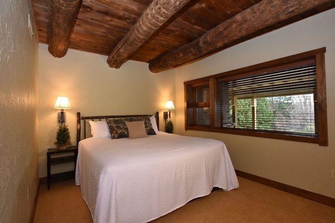 Imagen de la habitación del Hotel Seven Springs Resort Properties. Foto 12