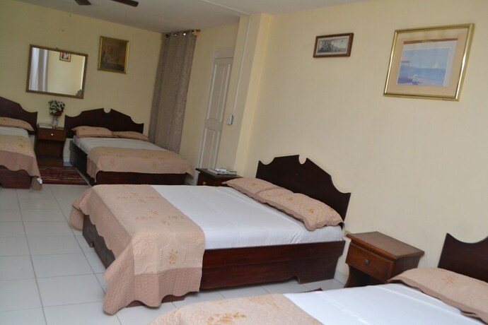 Imagen de la habitación del Hotel Seven Stars, Puerto Pr&iacute;ncipe. Foto 7