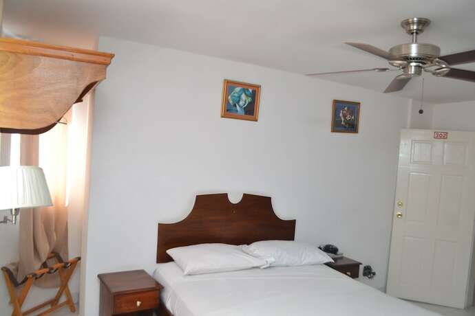 Imagen de la habitación del Hotel Seven Stars, Puerto Pr&iacute;ncipe. Foto 18