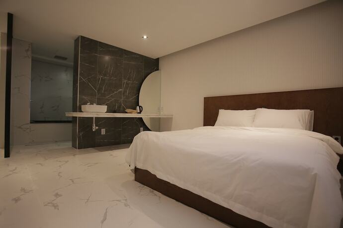 Imagen de la habitación del Hotel Seven Step. Foto 14