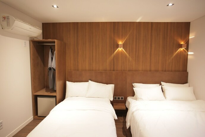 Imagen de la habitación del Hotel Seven Step. Foto 19