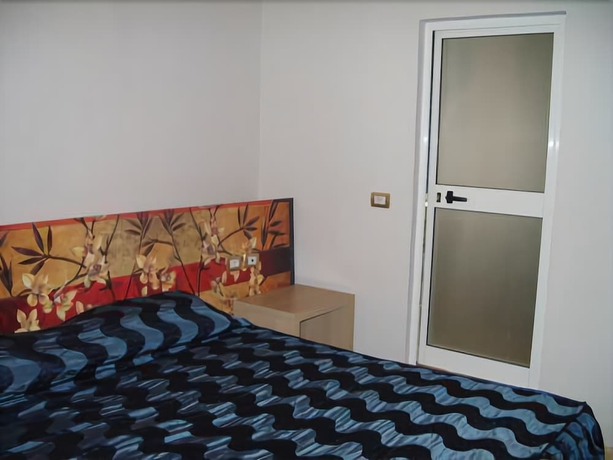 Imagen de la habitación del Hotel Seven, Tirana. Foto 14