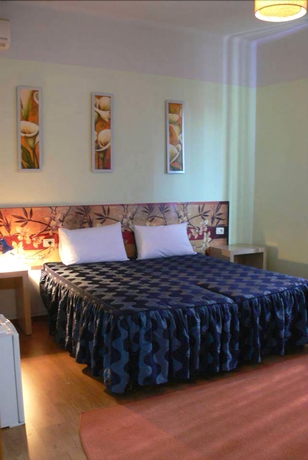 Imagen de la habitación del Hotel Seven, Tirana. Foto 16