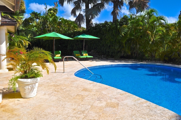 Imagen de la piscina del Hotel Seventh Heaven By Island Villas. Foto 17