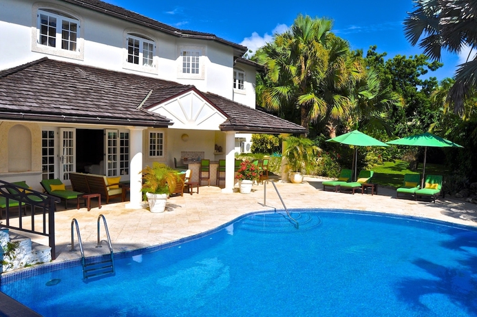 Imagen de la piscina del Hotel Seventh Heaven By Island Villas. Foto 18