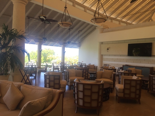 Imagen del bar/restaurante del Hotel Seventh Heaven By Island Villas. Foto 5