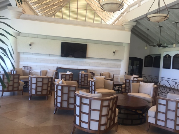 Imagen del bar/restaurante del Hotel Seventh Heaven By Island Villas. Foto 6