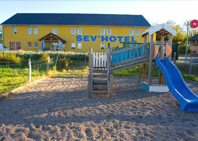 Imagen de los exteriores del Hotel Sev'hotel. Foto 11