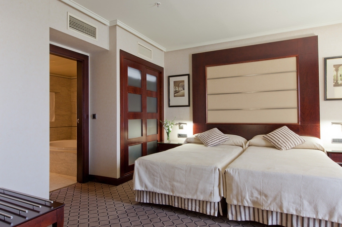 Imagen de la habitación del Hotel Sevilla Center. Foto 3