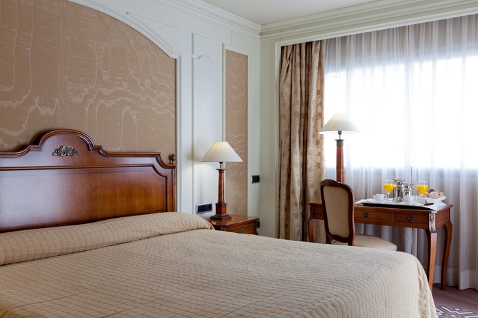 Imagen de la habitación del Hotel Sevilla Center. Foto 9