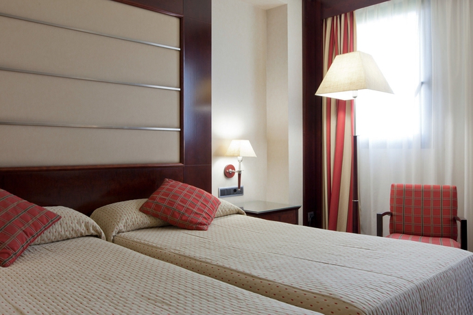 Imagen de la habitación del Hotel Sevilla Center. Foto 12