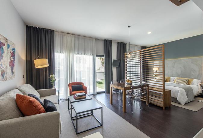 Imagen de la habitación del Hotel Sevilla Green Suites. Foto 3