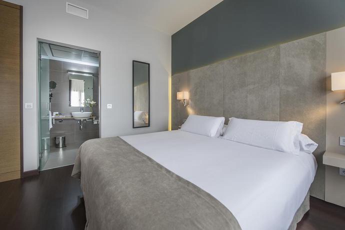 Imagen de la habitación del Hotel Sevilla Green Suites. Foto 4