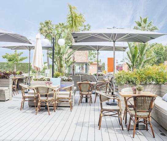 Imagen de los exteriores del Hotel Sevilla Green Suites. Foto 10