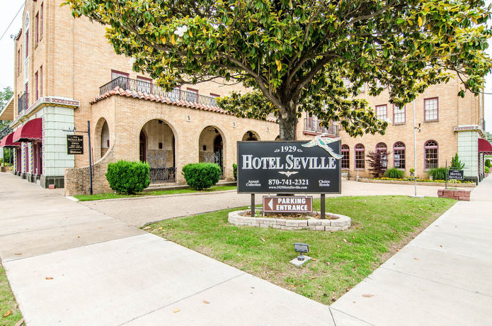 Imagen de los exteriores del Hotel Seville. Foto 11