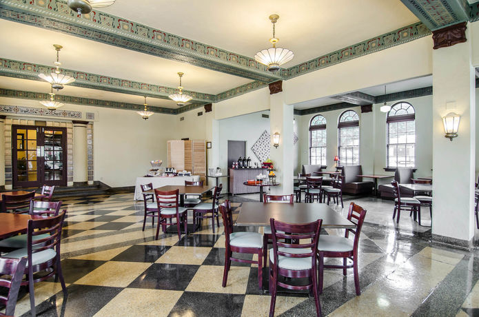 Imagen del bar/restaurante del Hotel Seville. Foto 3