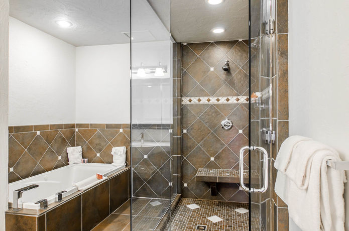 Imagen de la habitación del Hotel Seville. Foto 9